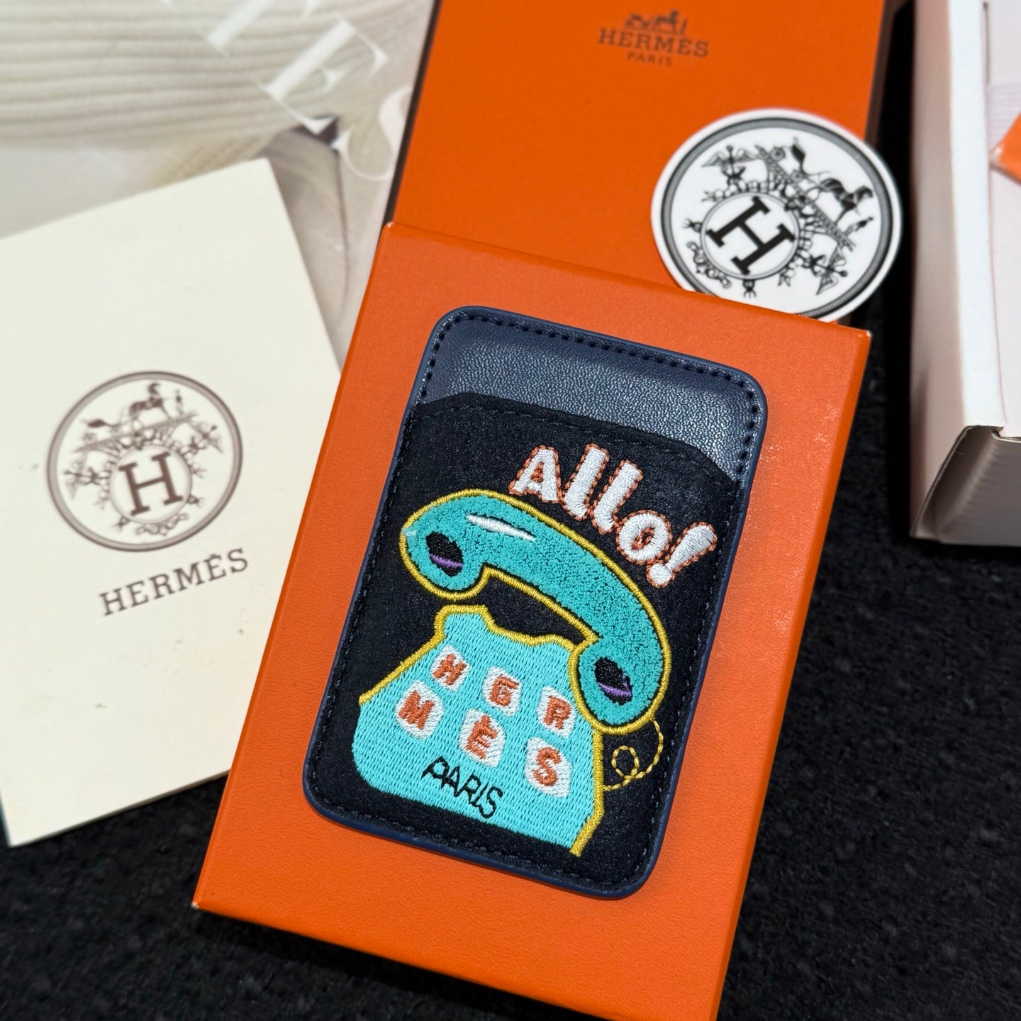 Mobile magnetic card holder