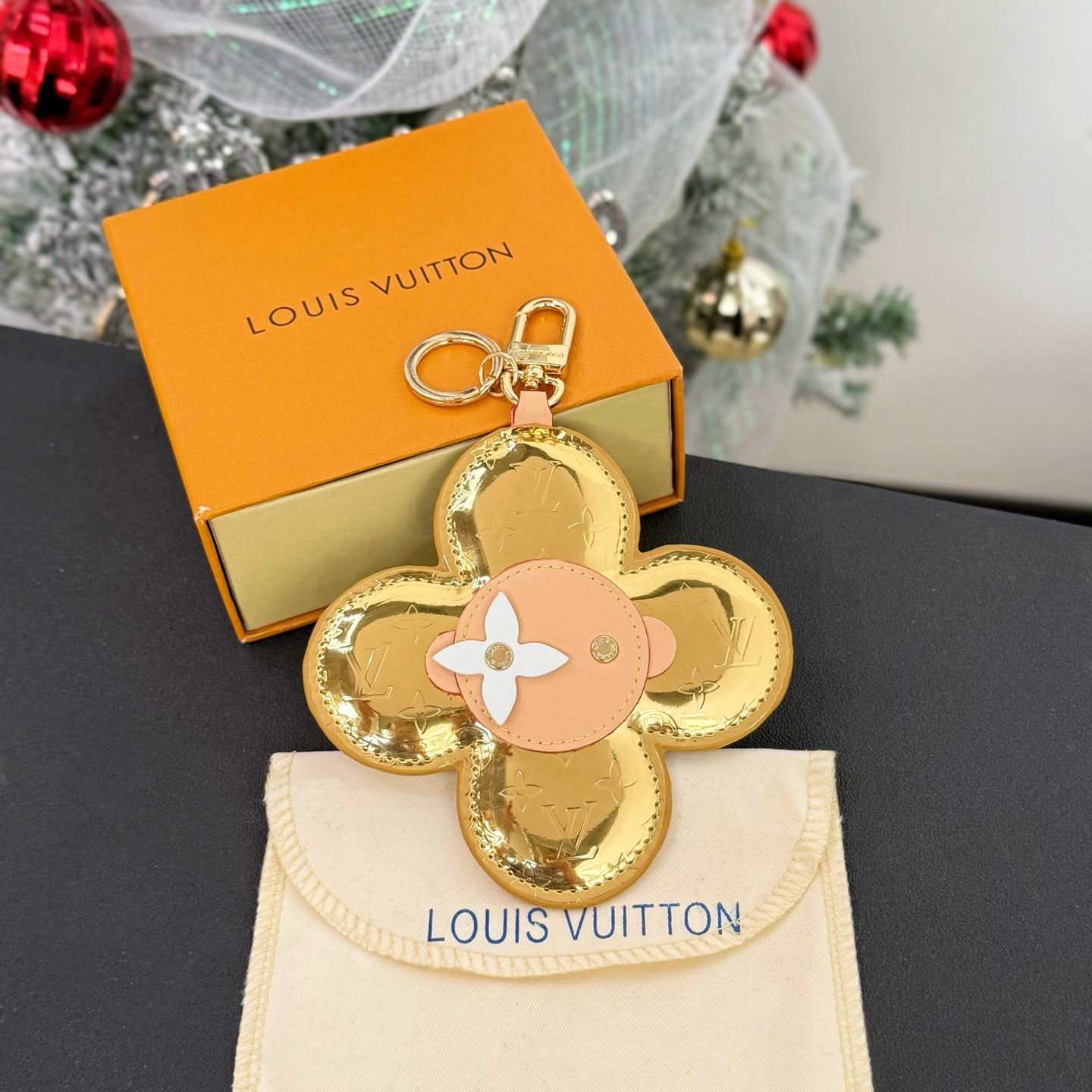 Vivienne Head Mng Mirror Key Holder