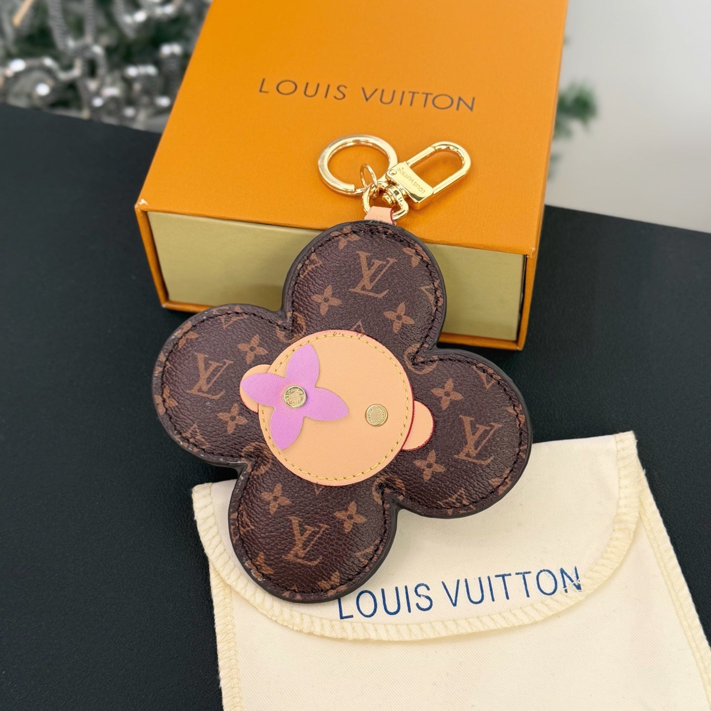Vivienne Head Mng Mirror Key Holder