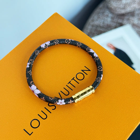 Pearly Flower Bracelet