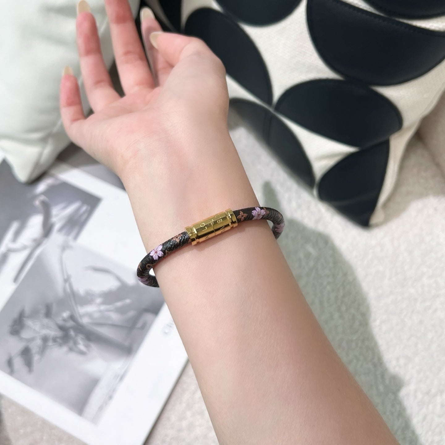 Pearly Flower Bracelet