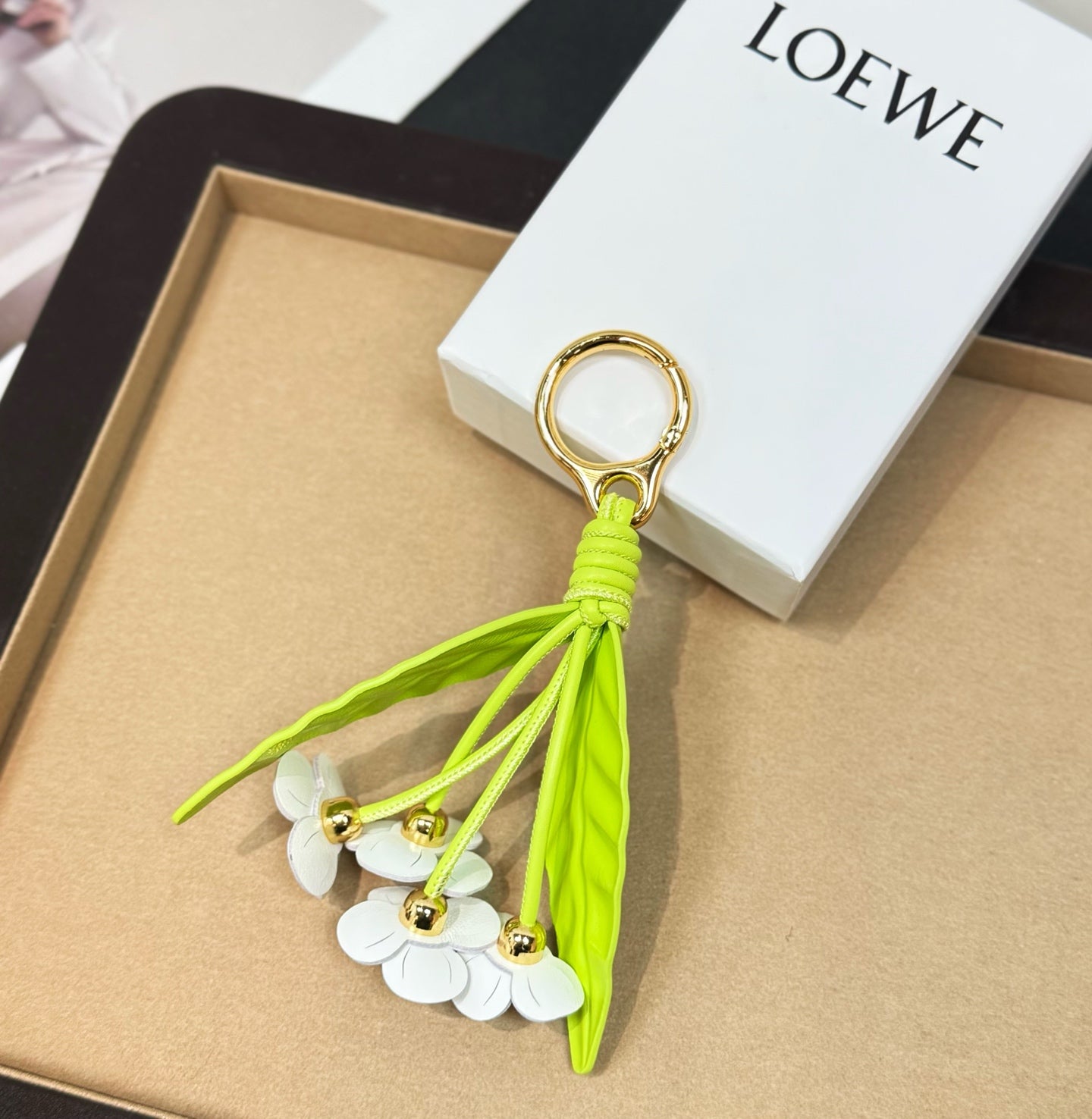 Chamomille flower charm in classic calfskin