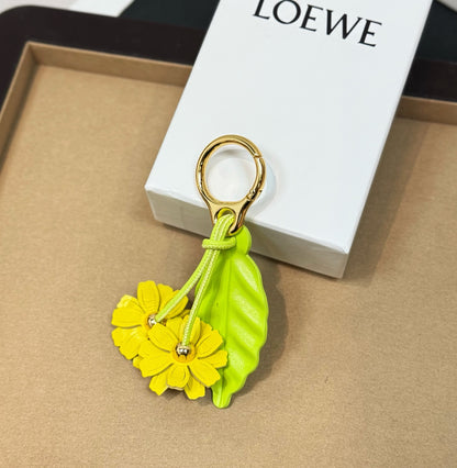 Chamomille flower charm in classic calfskin