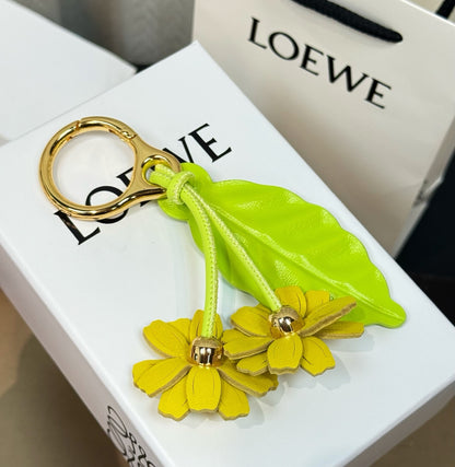 Chamomille flower charm in classic calfskin