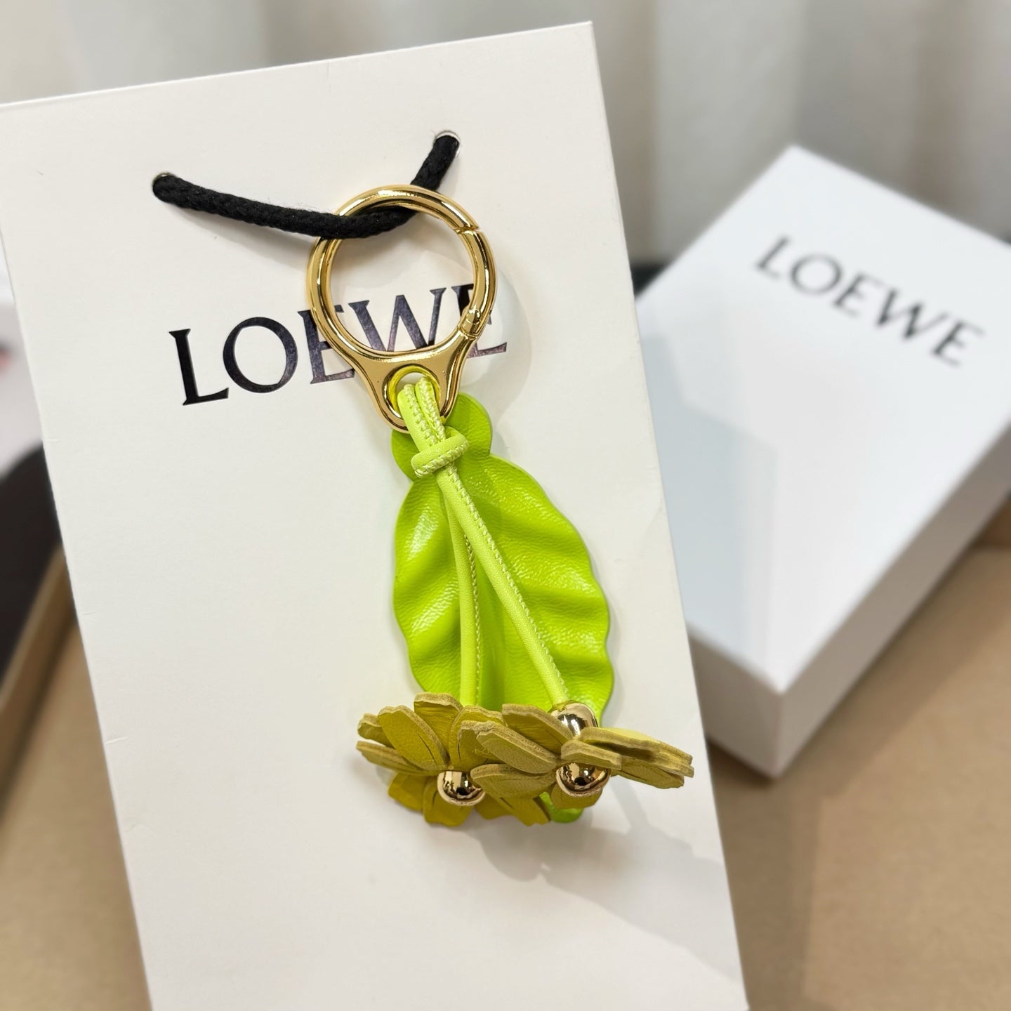 Chamomille flower charm in classic calfskin