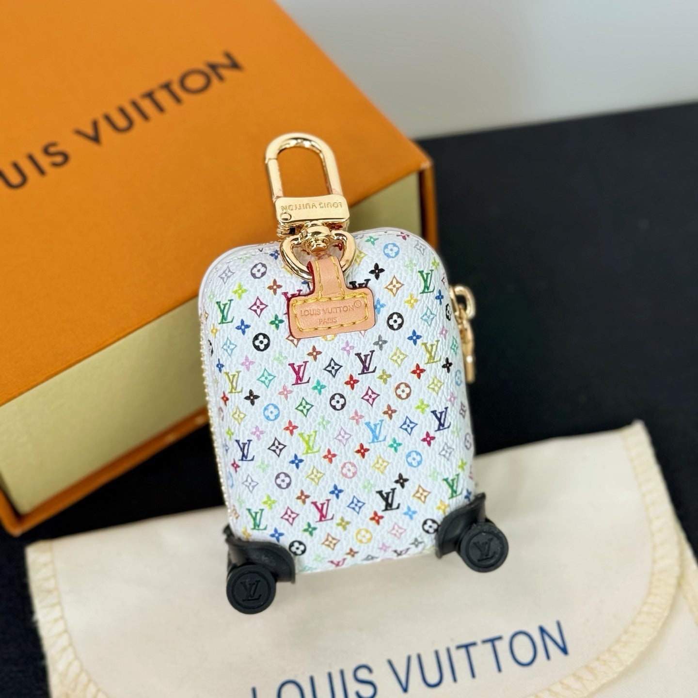 Horizon Airpod Case Bag Charm